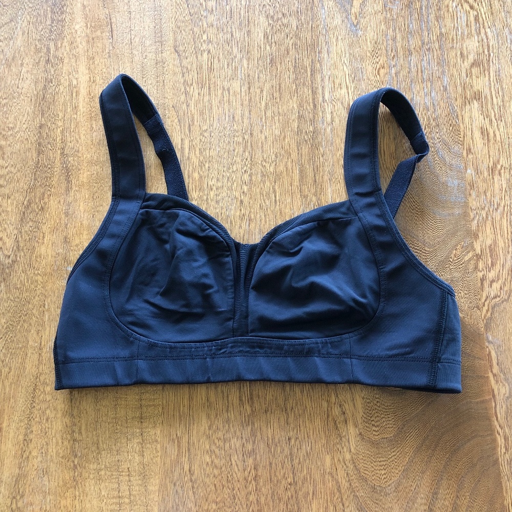 Lululemon ta ta tamer Sports 34C
